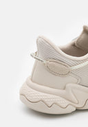 ADIDAS OZWEEGO